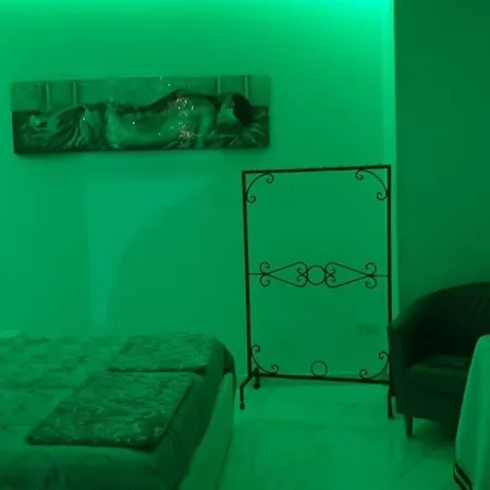 Room Black Nilo Apartment Naples